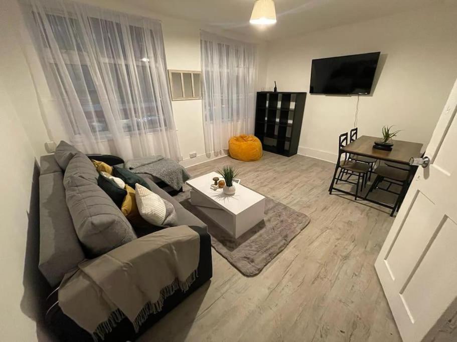 Comfortable 2 Bedroom On Tower Bridge London Exterior photo
