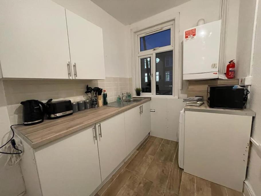 Comfortable 2 Bedroom On Tower Bridge London Exterior photo