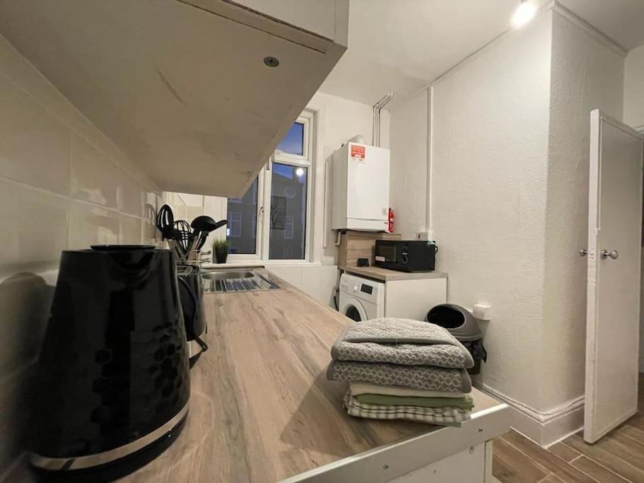 Comfortable 2 Bedroom On Tower Bridge London Exterior photo
