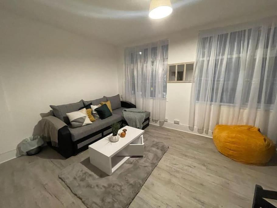 Comfortable 2 Bedroom On Tower Bridge London Exterior photo